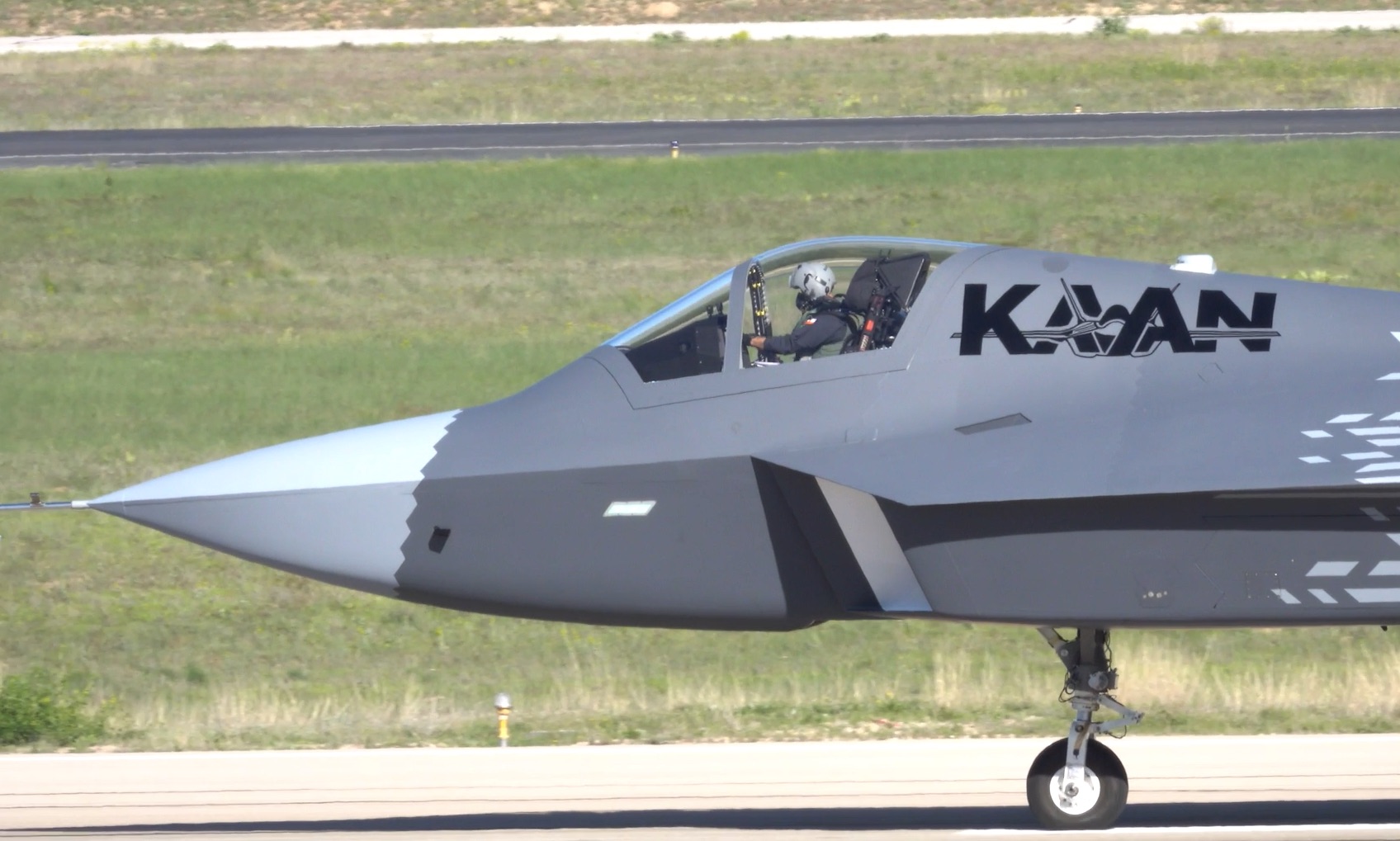 The second flight of the national combat aircraft KAAN, developed by Turkish Aerospace Industries (TAI), is carried out successfully in Ankara, Türkiye on May 6, 2024. (AA Photo)